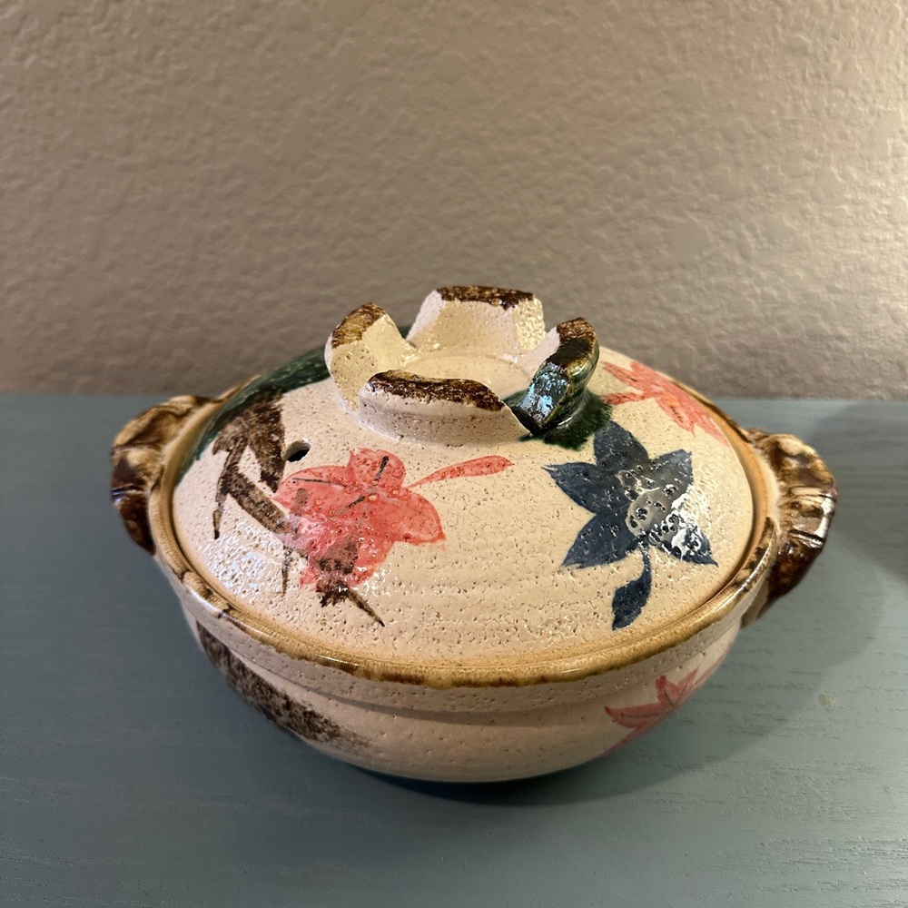 Handpainted Japanese ceramic donabe cooking pot with lid!